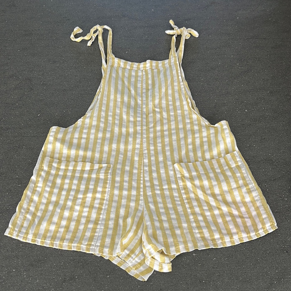WOMENS ROMPER PERFECT FOR SUMEMRTIME (bought at a boutique)